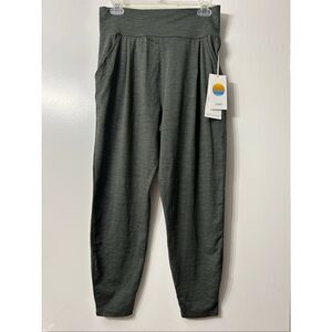 Vuori lux harem joggers size Medium NEW